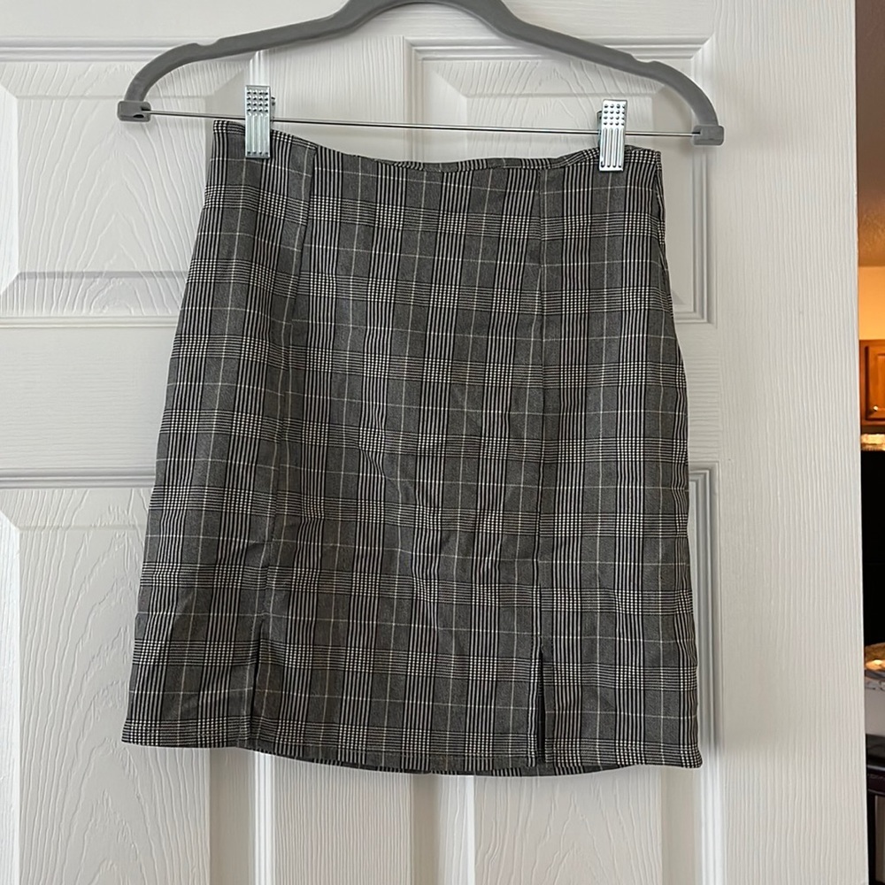 Mini skirt with two front splits